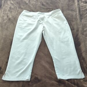 PGA Tour Warm White Women's Golf Capris